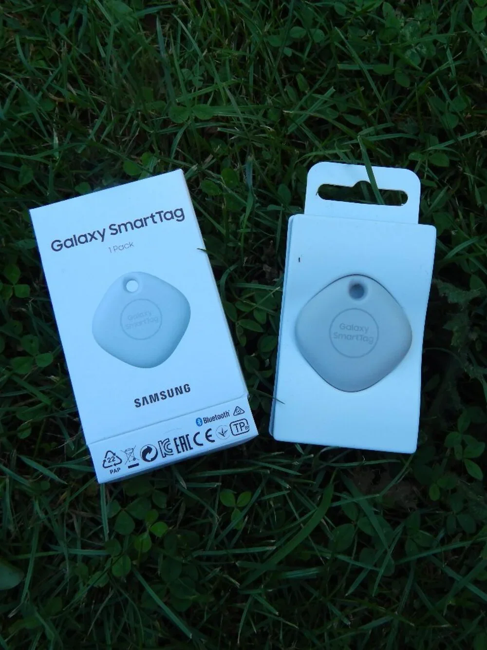 NEW Samsung Galaxy Smart Tag, Oatmeal Color EI-T5300, Bluetooth GPS Tracker